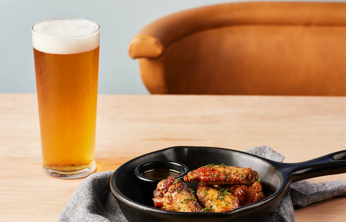 Free wings or a pint for dad with any Father's Day booking at TGI Fridays!